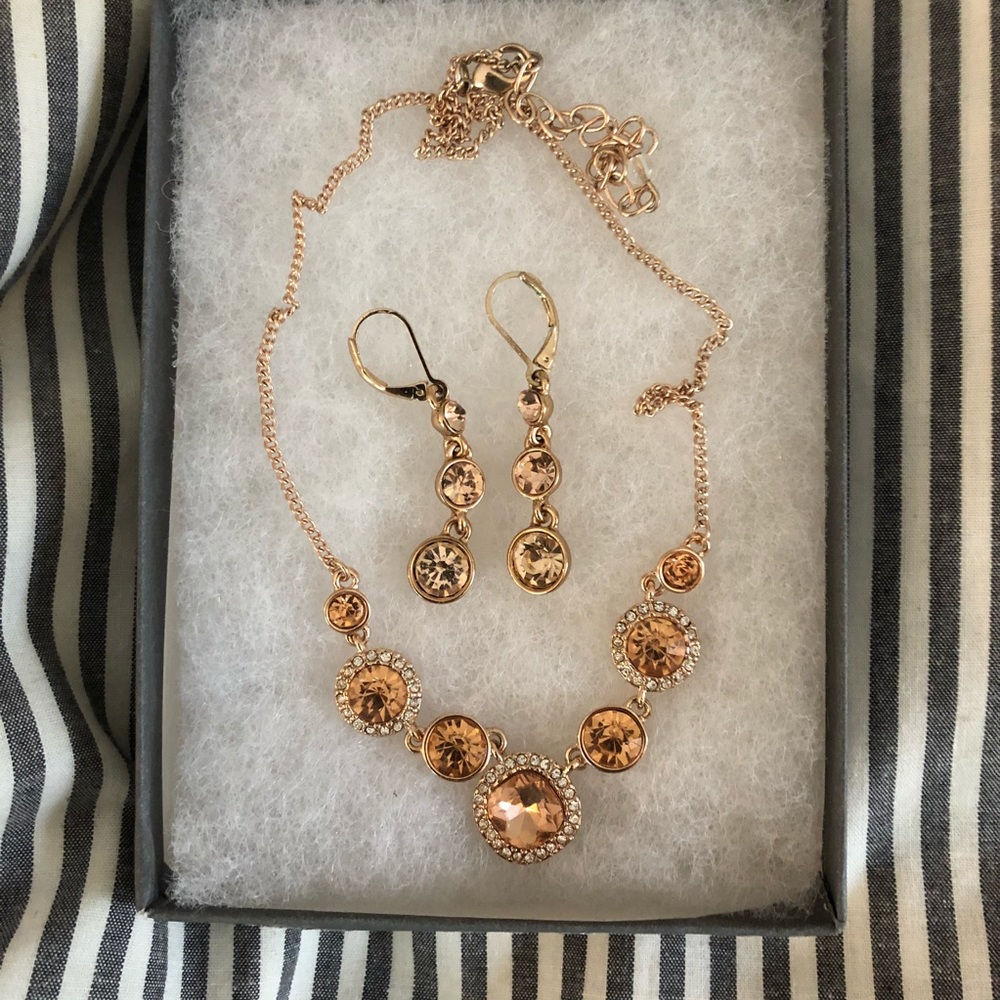 Necklace and Earring Set Gold